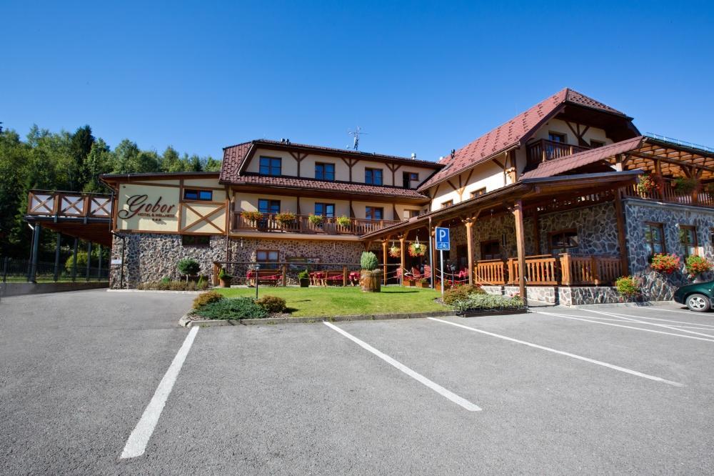 Hotel Gobor Витанова Экстерьер фото